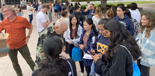 Prof. Proulx and Advisor Kroes field questions from the incoming first year students