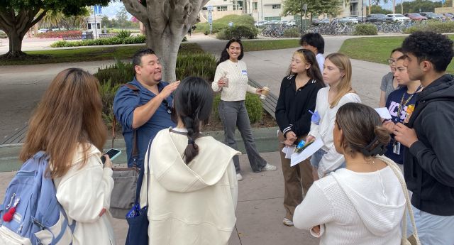 Prof. Gonzalez chats with incoming first year biology majors.